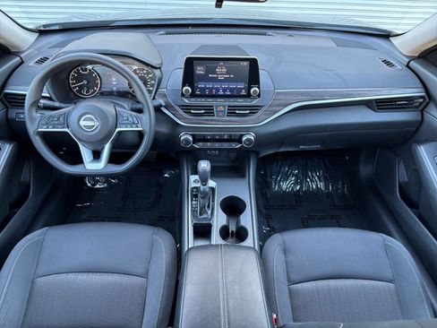 Used 2025 Nissan Altima 2.5 SV FWD image 33