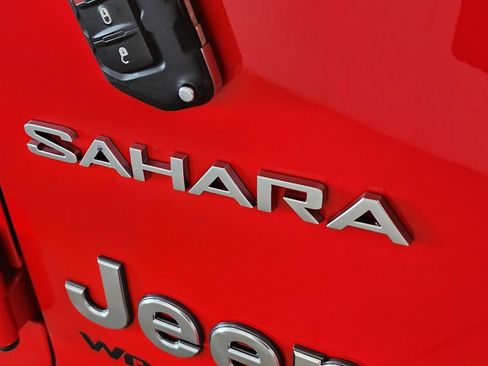 Used 2023 Jeep Wrangler Unlimited Sahara AWD/4WD image 39