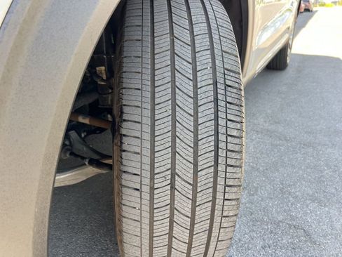 Used 2024 Ford Explorer Limited image 30