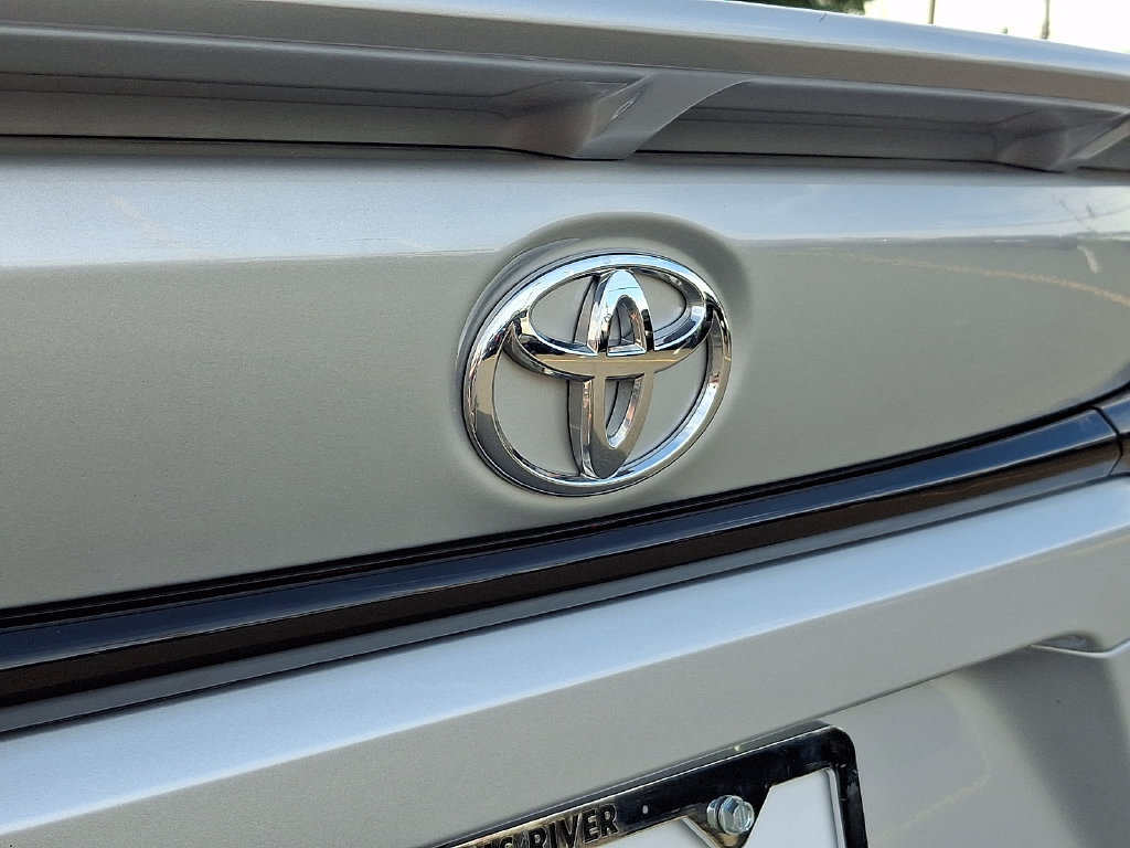 Used 2025 Toyota Corolla SE w/ Convenience Package FWD image 29