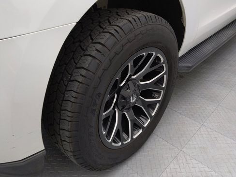 Used 2020 Ford Expedition XLT image 31