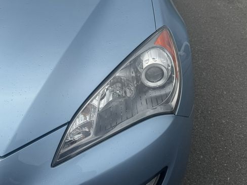 Used 2010 Hyundai Genesis 3.8 RWD image 9