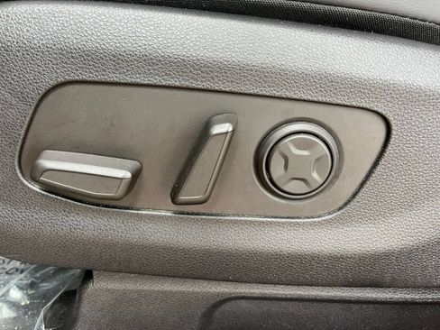 Used 2026 Kia Carnival FWD image 22