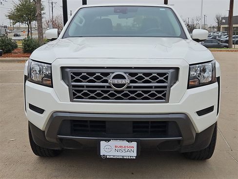 Certified 2024 Nissan Frontier SV image 5