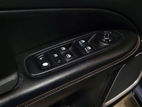 Used 2019 Jeep Compass Latitude w/ Cold Weather Group AWD/4WD image 27