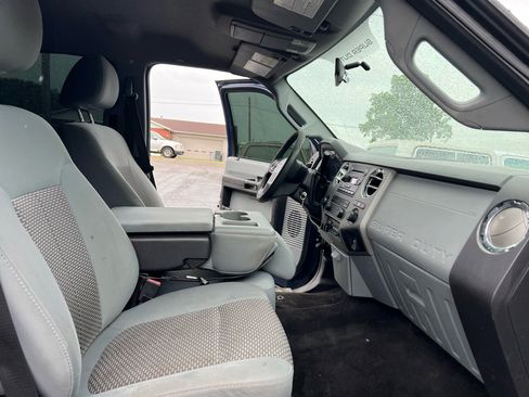 Used 2011 Ford F250 XLT w/ Snow Plow Prep Pkg image 10