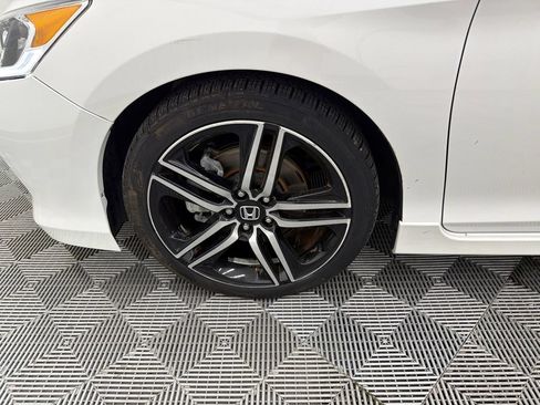 Used 2017 Honda Accord Sport image 12