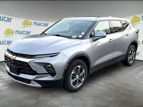 Used 2025 Chevrolet Blazer LT AWD/4WD image 2
