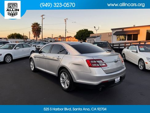 Used 2016 Ford Taurus SE FWD image 6