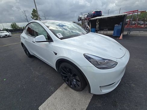 Used 2024 Tesla Model Y Performance image 3