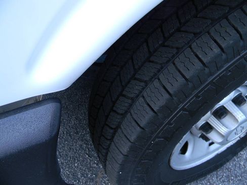 Used 2015 Chevrolet Express 2500 RWD image 3