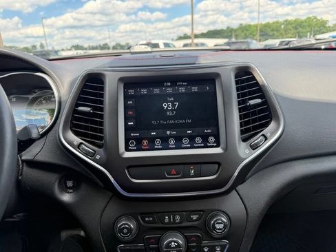 Used 2022 Jeep Cherokee Trailhawk w/ Premium Leather Package AWD/4WD image 13