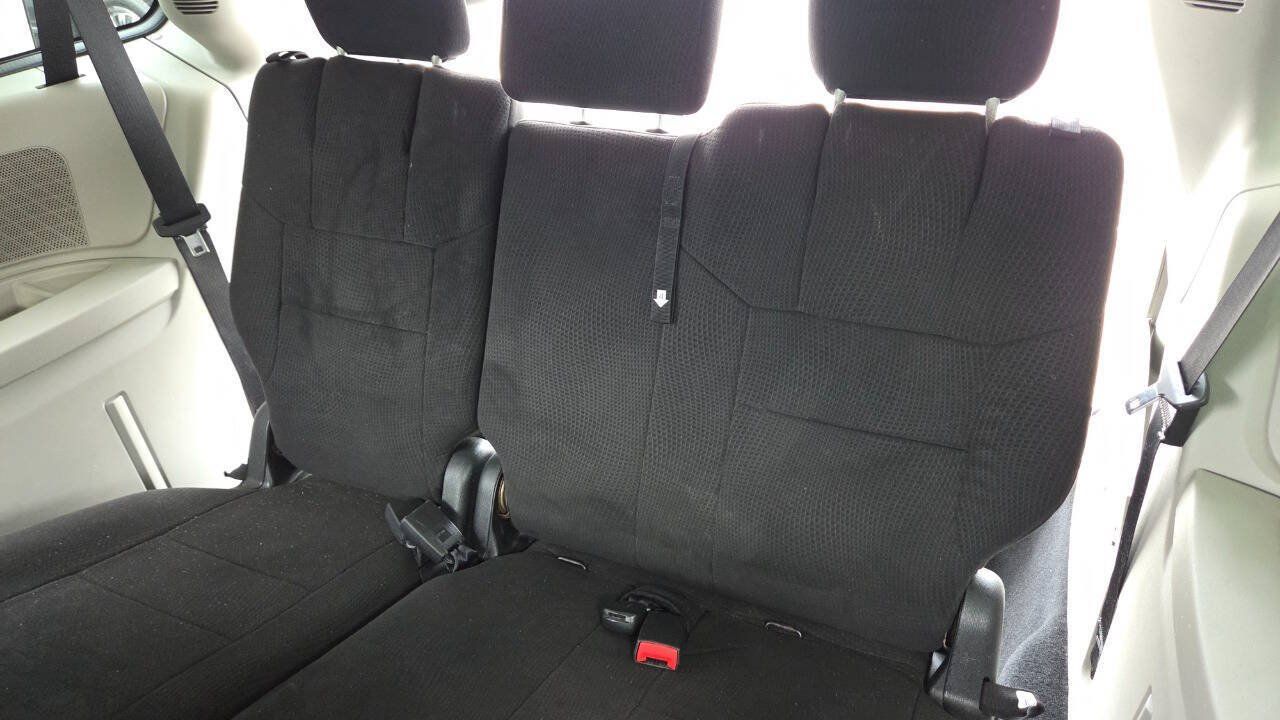 Used 2011 Chrysler Town & Country Touring FWD image 36