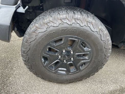 Used 2015 Jeep Wrangler Unlimited Sport AWD/4WD image 2