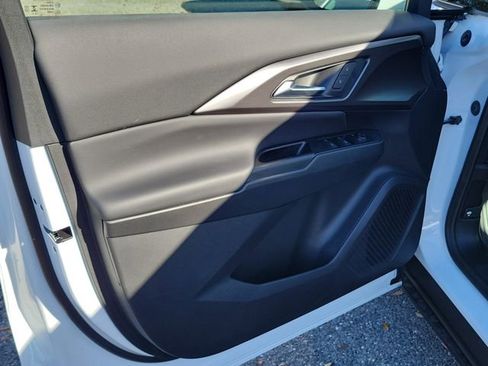 Certified 2025 Chevrolet Equinox EV LT image 18