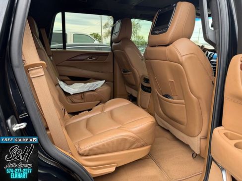 Used 2017 Cadillac Escalade Platinum AWD/4WD image 10