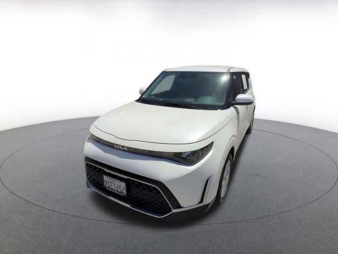 Used 2025 Kia Soul LX w/ LX Technology Package FWD image 7