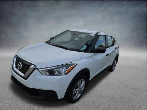 Used 2020 Nissan Kicks S FWD image 3