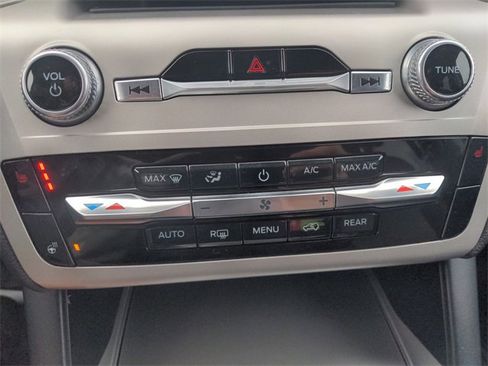 Certified 2022 Ford Explorer XLT w/ Equipment Group 202A image 41