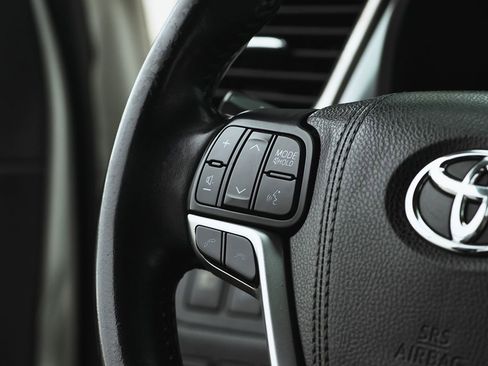 Used 2017 Toyota Highlander XLE image 33