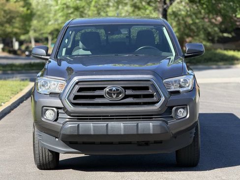 Used 2020 Toyota Tacoma SR5 RWD image 4