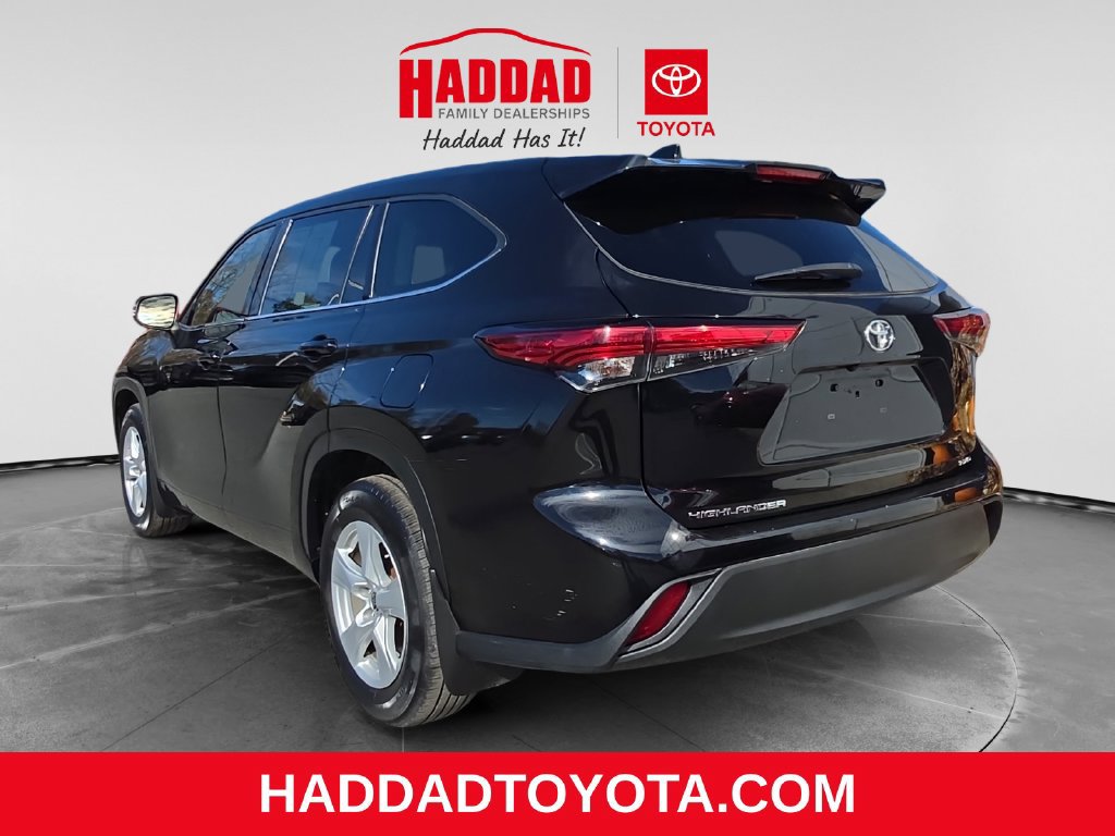 Used 2021 Toyota Highlander L AWD/4WD image 3