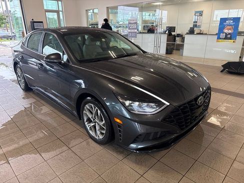 Used 2023 Hyundai Sonata SEL w/ Preferred Accessory Package FWD image 2