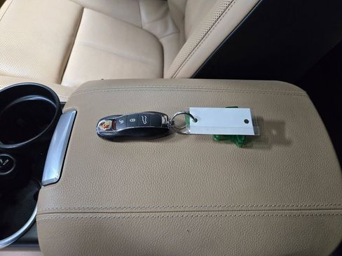 Used 2018 Porsche Cayenne Base image 30