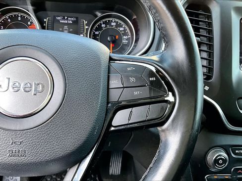 Used 2020 Jeep Cherokee Latitude Plus AWD/4WD image 25