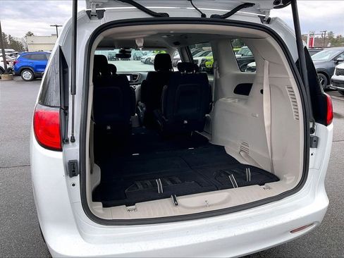 Used 2023 Chrysler Voyager LX image 34