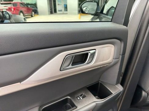 Used 2026 Ford Explorer Active RWD image 19