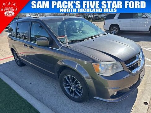Used 2017 Dodge Grand Caravan SXT image 3