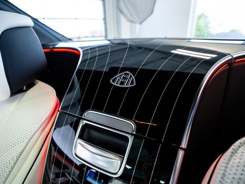 Used 2023 Mercedes-Benz Maybach S 680 4MATIC w/ Manufaktur Leather Package image 70