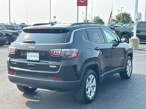 Used 2024 Jeep Compass Latitude AWD/4WD image 3