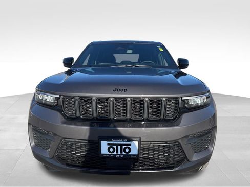 Used 2024 Jeep Grand Cherokee Altitude image 2