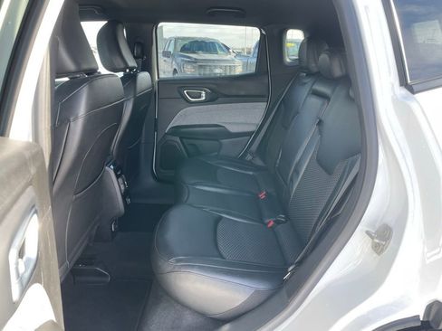 Used 2024 Jeep Compass Latitude AWD/4WD image 8