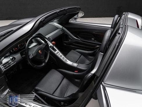 Used 2005 Porsche Carrera GT RWD image 16