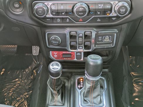 Used 2021 Jeep Gladiator Mojave AWD/4WD image 17