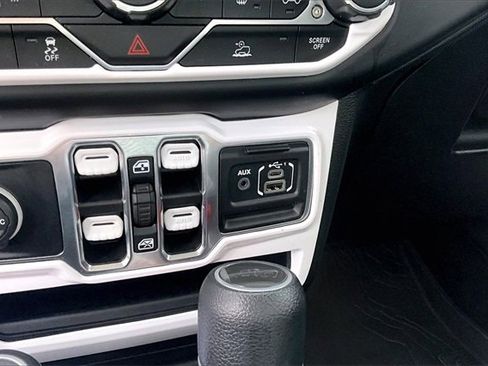 Used 2021 Jeep Gladiator Sport image 34