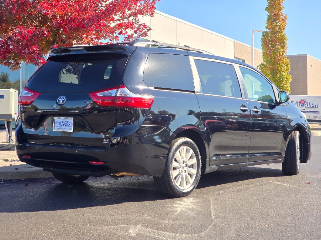 Used 2017 Toyota Sienna XLE Premium AWD/4WD image 25