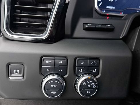 Used 2025 GMC Sierra 3500 Denali w/ Denali Reserve Package AWD/4WD image 10
