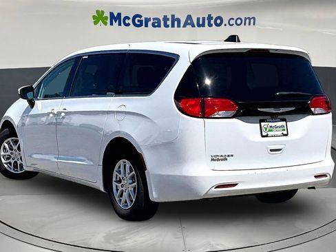 Used 2023 Chrysler Voyager LX FWD image 4