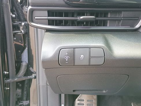 Used 2025 Hyundai Elantra N FWD image 17