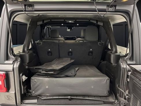 Used 2024 Jeep Wrangler Unlimited Rubicon image 12