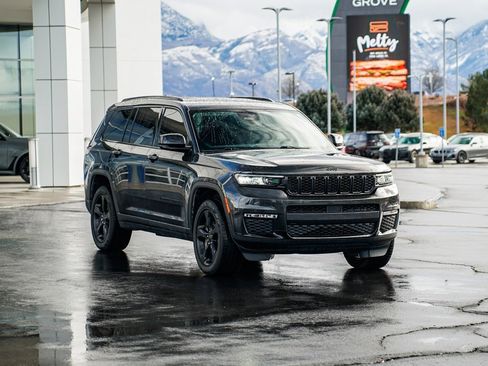 Used 2023 Jeep Grand Cherokee L Limited w/ Black Appearance Package image 3