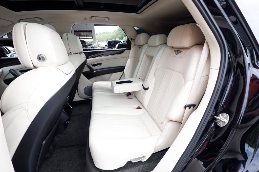 Used 2019 Bentley Bentayga AWD/4WD image 38