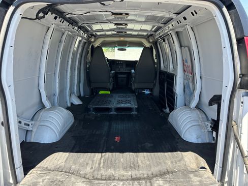 Used 2017 Chevrolet Express 2500 RWD image 12