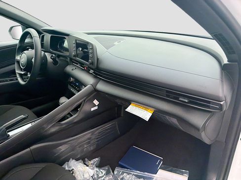 New 2026 Hyundai Elantra Sport FWD image 21