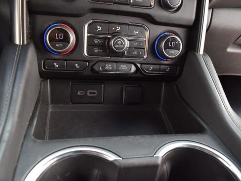 Used 2022 Chevrolet Suburban LT RWD image 57