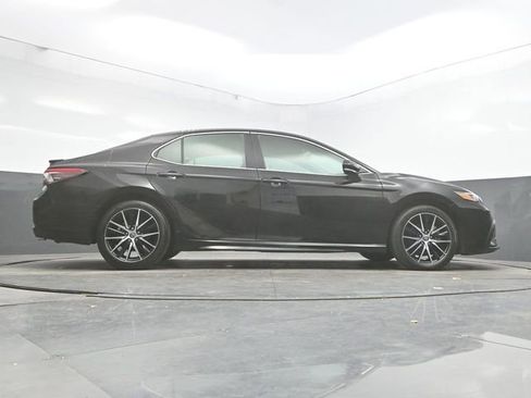 Used 2024 Toyota Camry SE image 39